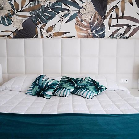 Hotel Conca Verde Линяно Сабиадоро Екстериор снимка
