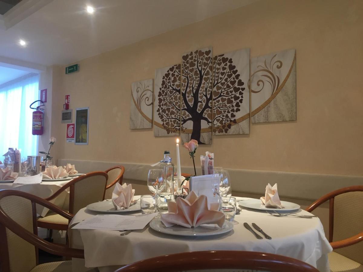 Hotel Conca Verde Линяно Сабиадоро Екстериор снимка