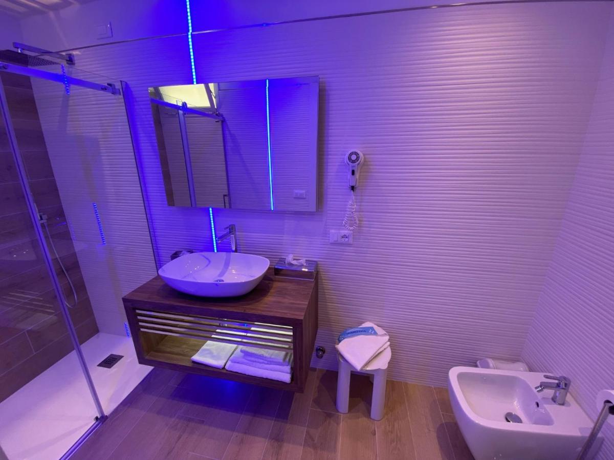Hotel Conca Verde Линяно Сабиадоро Екстериор снимка