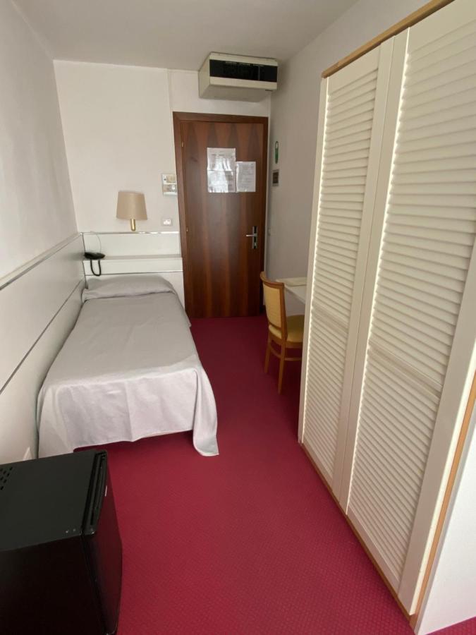 Hotel Conca Verde Линяно Сабиадоро Екстериор снимка