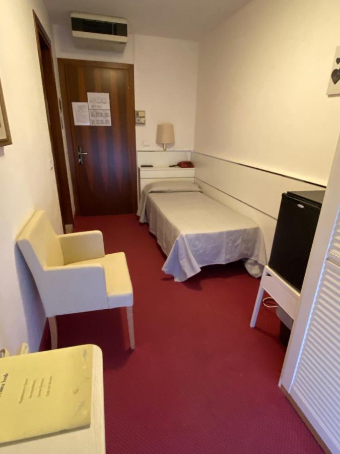 Hotel Conca Verde Линяно Сабиадоро Екстериор снимка