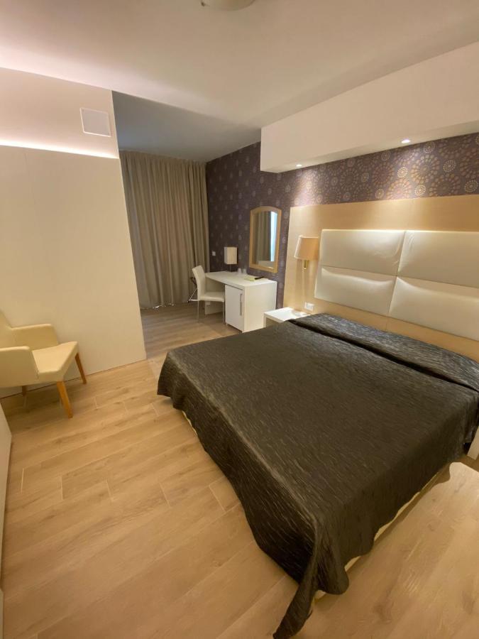 Hotel Conca Verde Линяно Сабиадоро Екстериор снимка