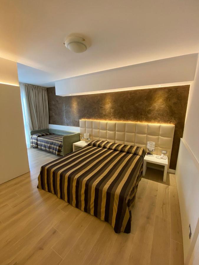 Hotel Conca Verde Линяно Сабиадоро Екстериор снимка