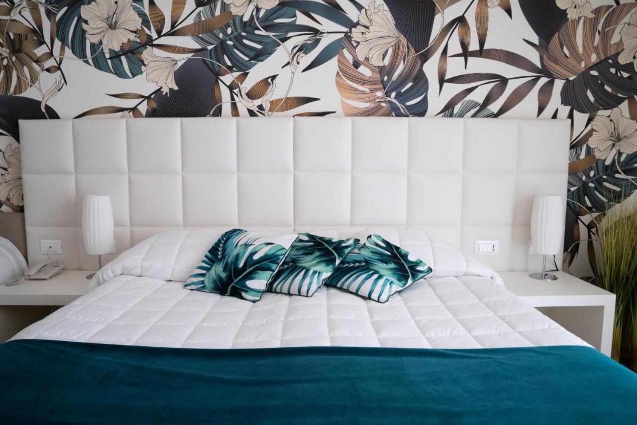 Hotel Conca Verde Линяно Сабиадоро Екстериор снимка