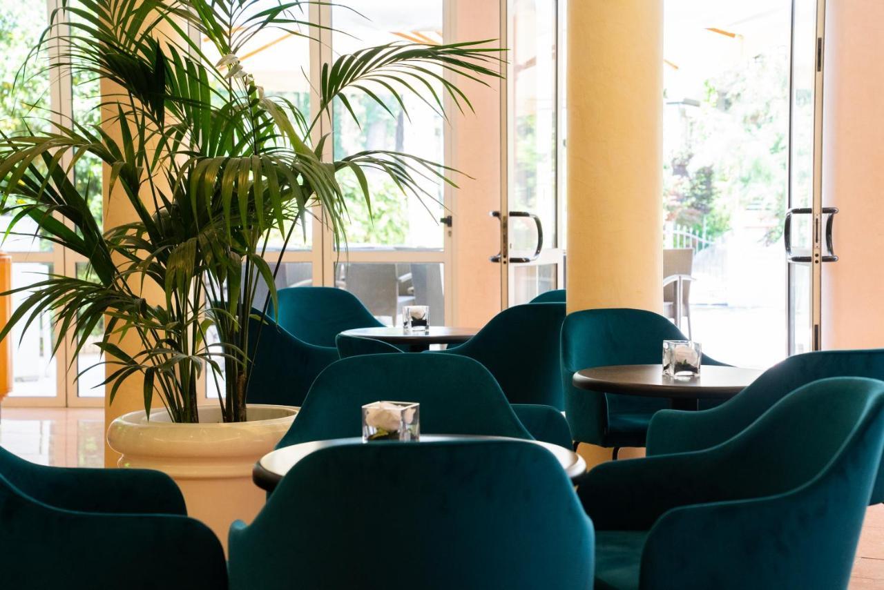 Hotel Conca Verde Линяно Сабиадоро Екстериор снимка