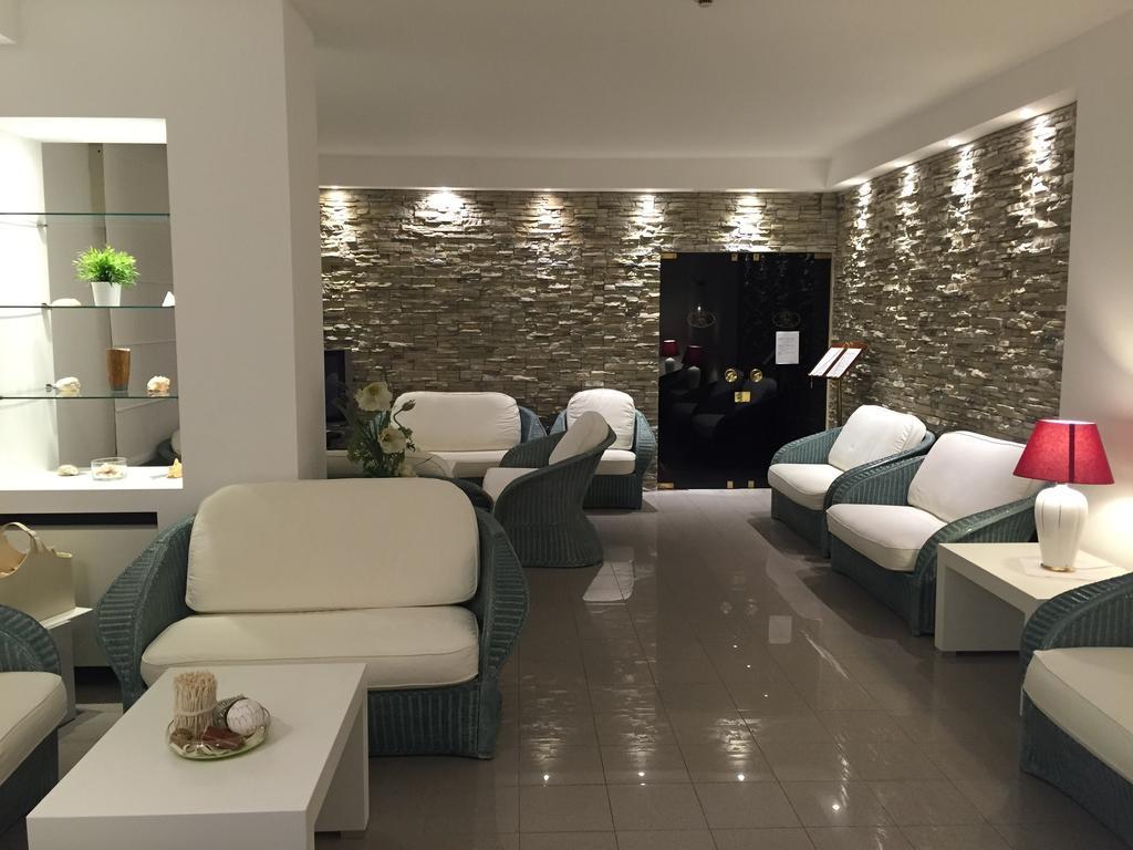 Hotel Conca Verde Линяно Сабиадоро Екстериор снимка