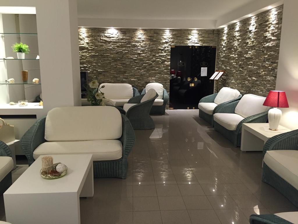 Hotel Conca Verde Линяно Сабиадоро Екстериор снимка