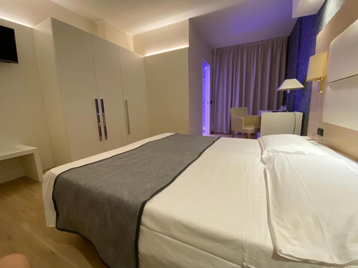 Hotel Conca Verde Линяно Сабиадоро Екстериор снимка