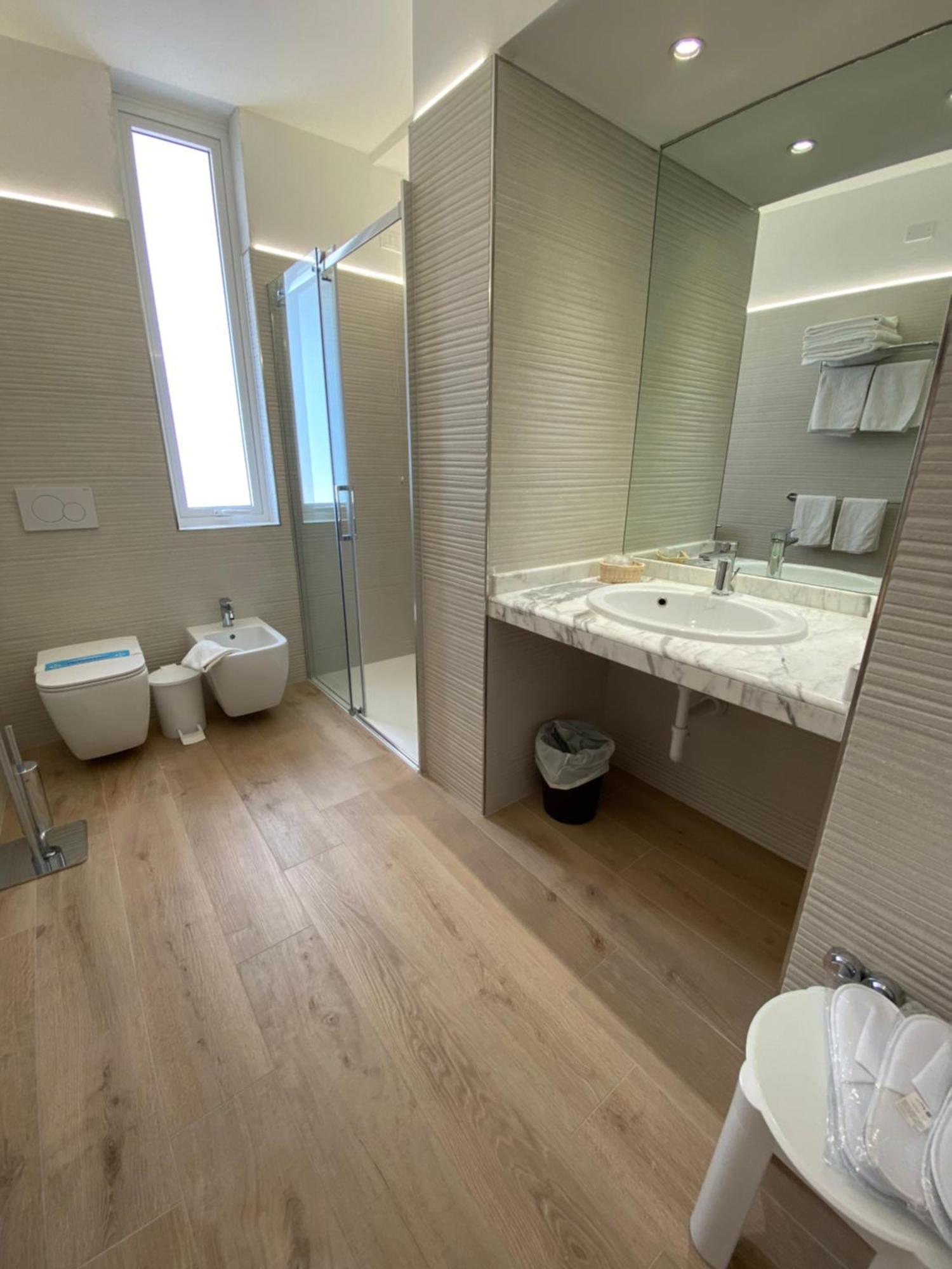 Hotel Conca Verde Линяно Сабиадоро Екстериор снимка