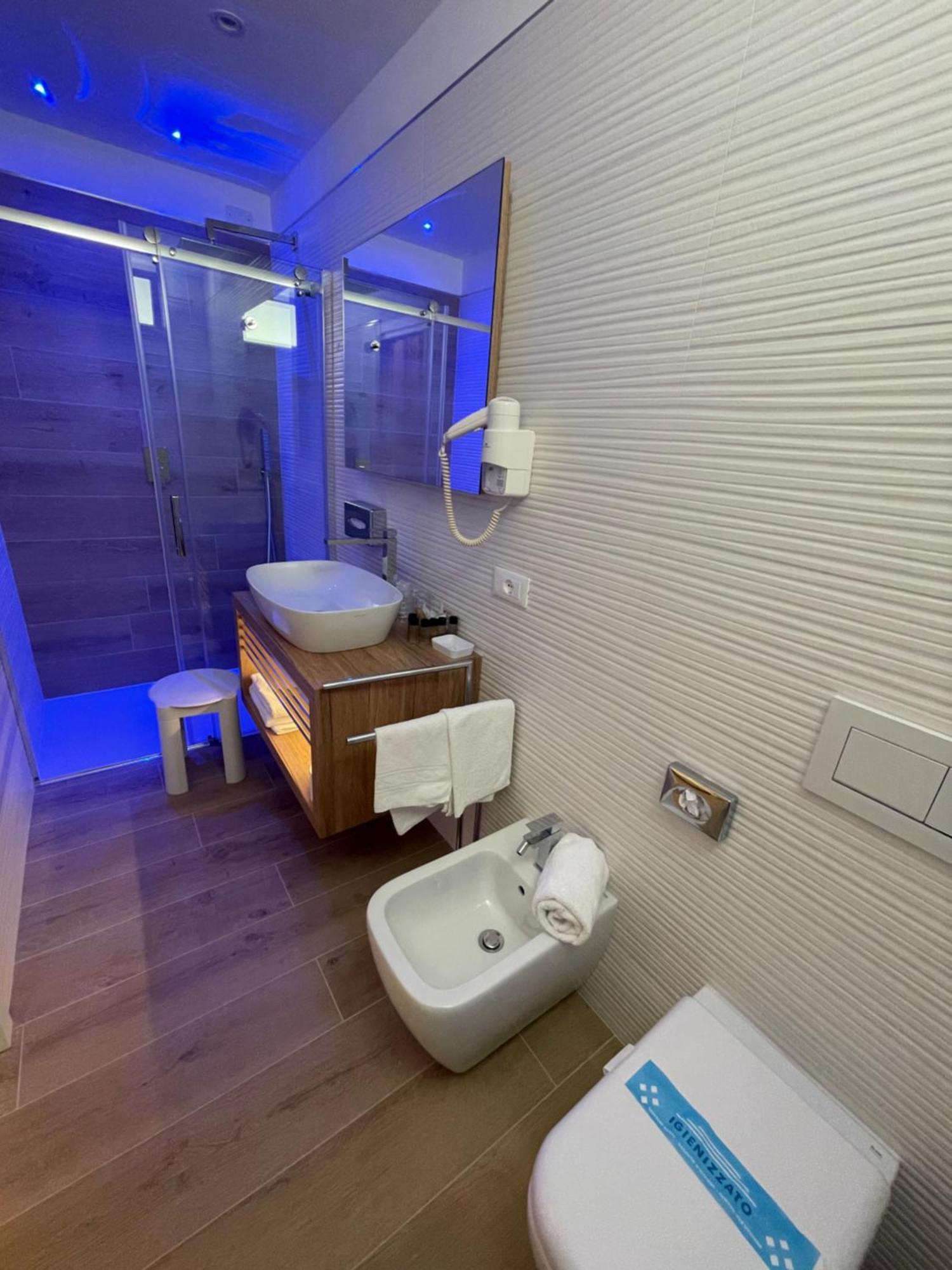Hotel Conca Verde Линяно Сабиадоро Екстериор снимка