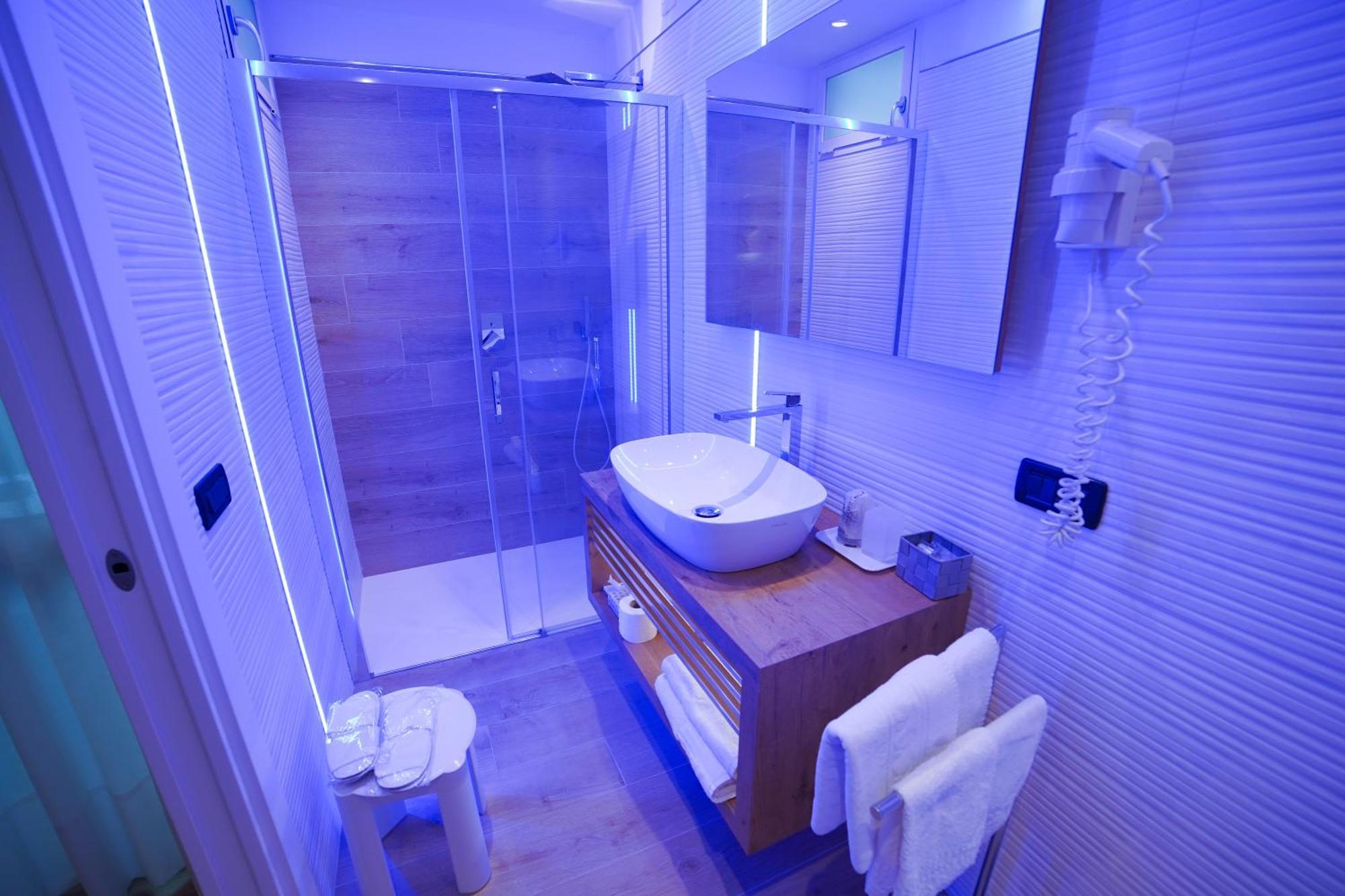 Hotel Conca Verde Линяно Сабиадоро Екстериор снимка