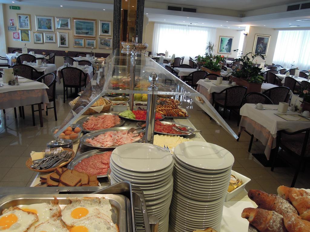Hotel Conca Verde Линяно Сабиадоро Екстериор снимка