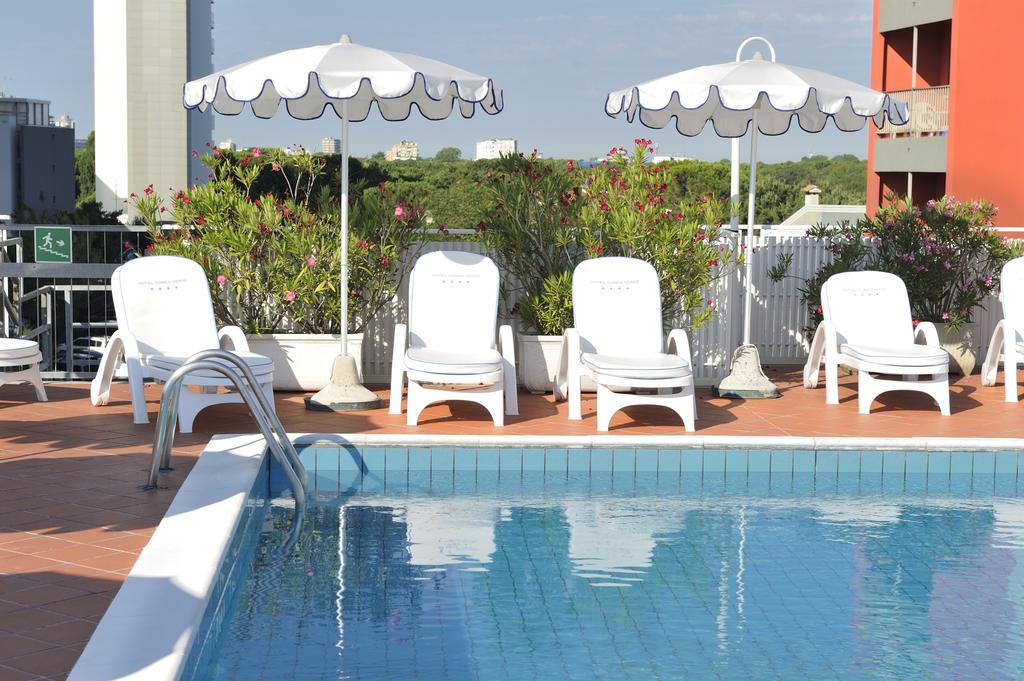 Hotel Conca Verde Линяно Сабиадоро Екстериор снимка