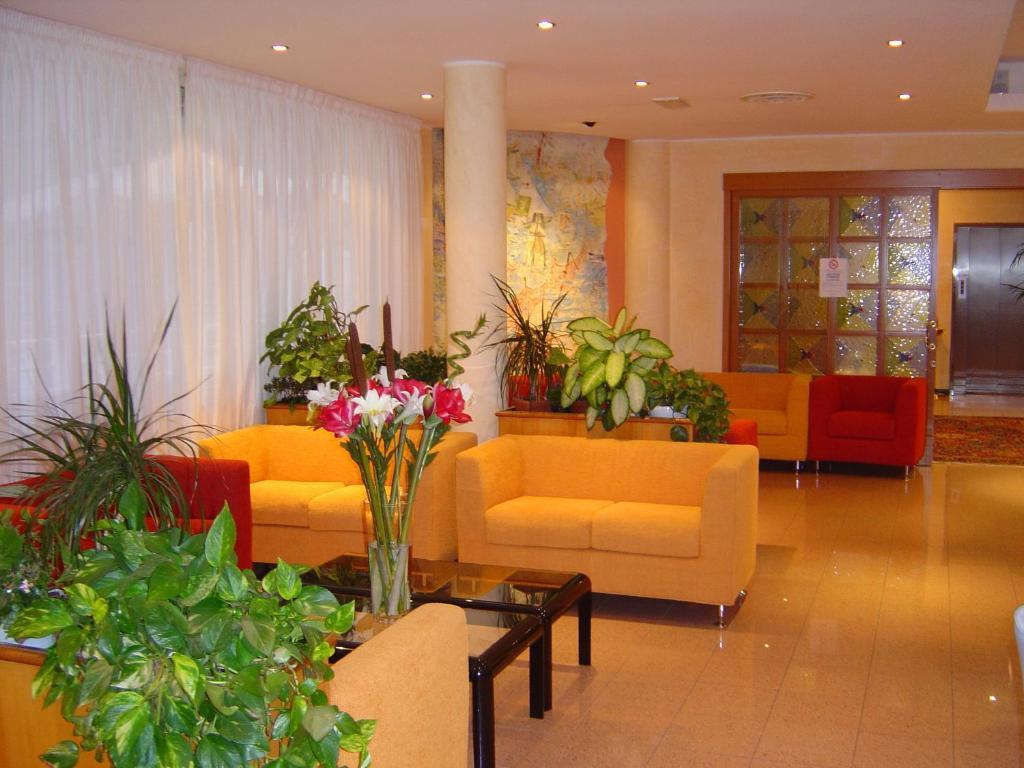 Hotel Conca Verde Линяно Сабиадоро Екстериор снимка