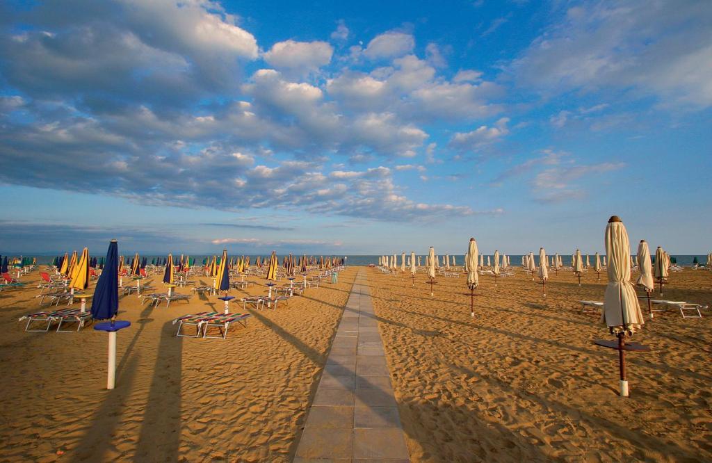 Hotel Conca Verde Линяно Сабиадоро Екстериор снимка