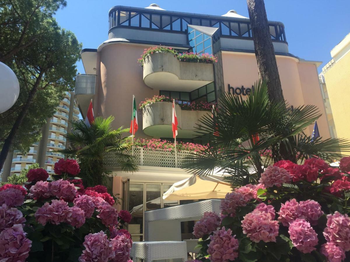 Hotel Conca Verde Линяно Сабиадоро Екстериор снимка