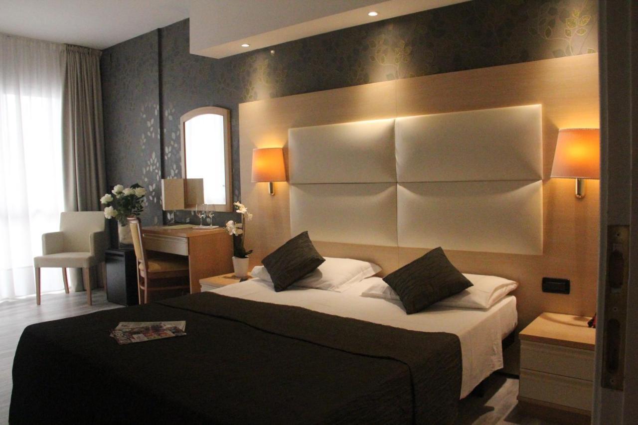 Hotel Conca Verde Линяно Сабиадоро Екстериор снимка